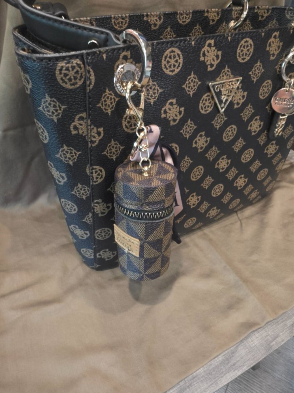 GUESS TOTE BAG - Picture 7 of 13